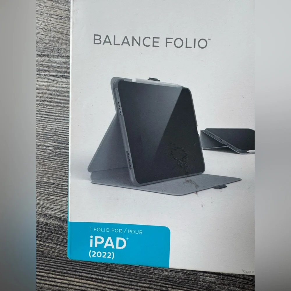 NWT Speck Balance Folio for iPad (2022) - Black and White